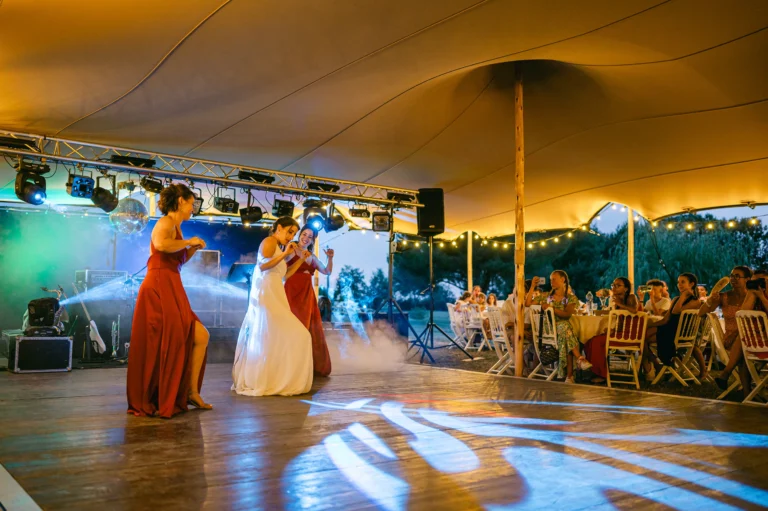 Alexandra & Mathieu-tente nomade danse mariée